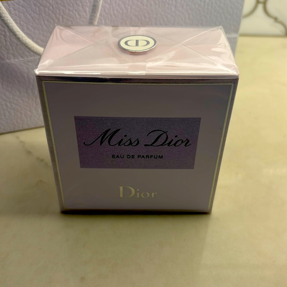 Dior Miss Dior Eau de Parfum in Elegant White and Purple